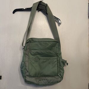 TUMI T-Tech Crossbody Messenger Bag Satchel Carry Green 5120 Preowned Has Wear